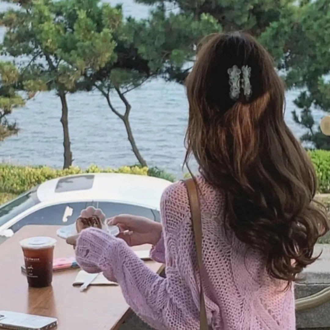 穿成八零极品小姑子，她搞事搞钱